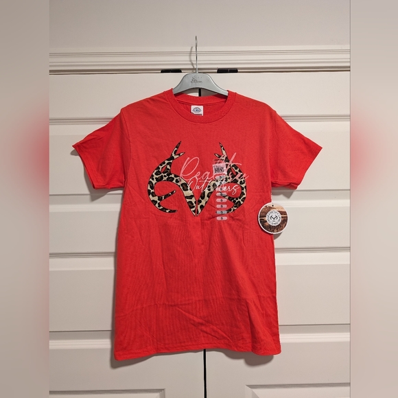 Realtree Tops - NWT Realtree Outfitters Women's Small Tshirt Red Leopard Antlers